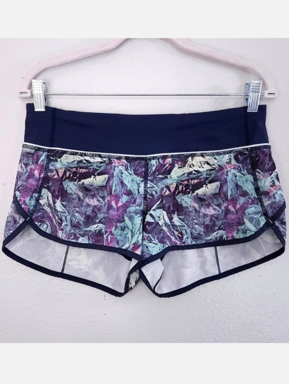 LULULEMON Run Speed Short 2.5" Size 6  Irridescent Multi Blue Pink Purple